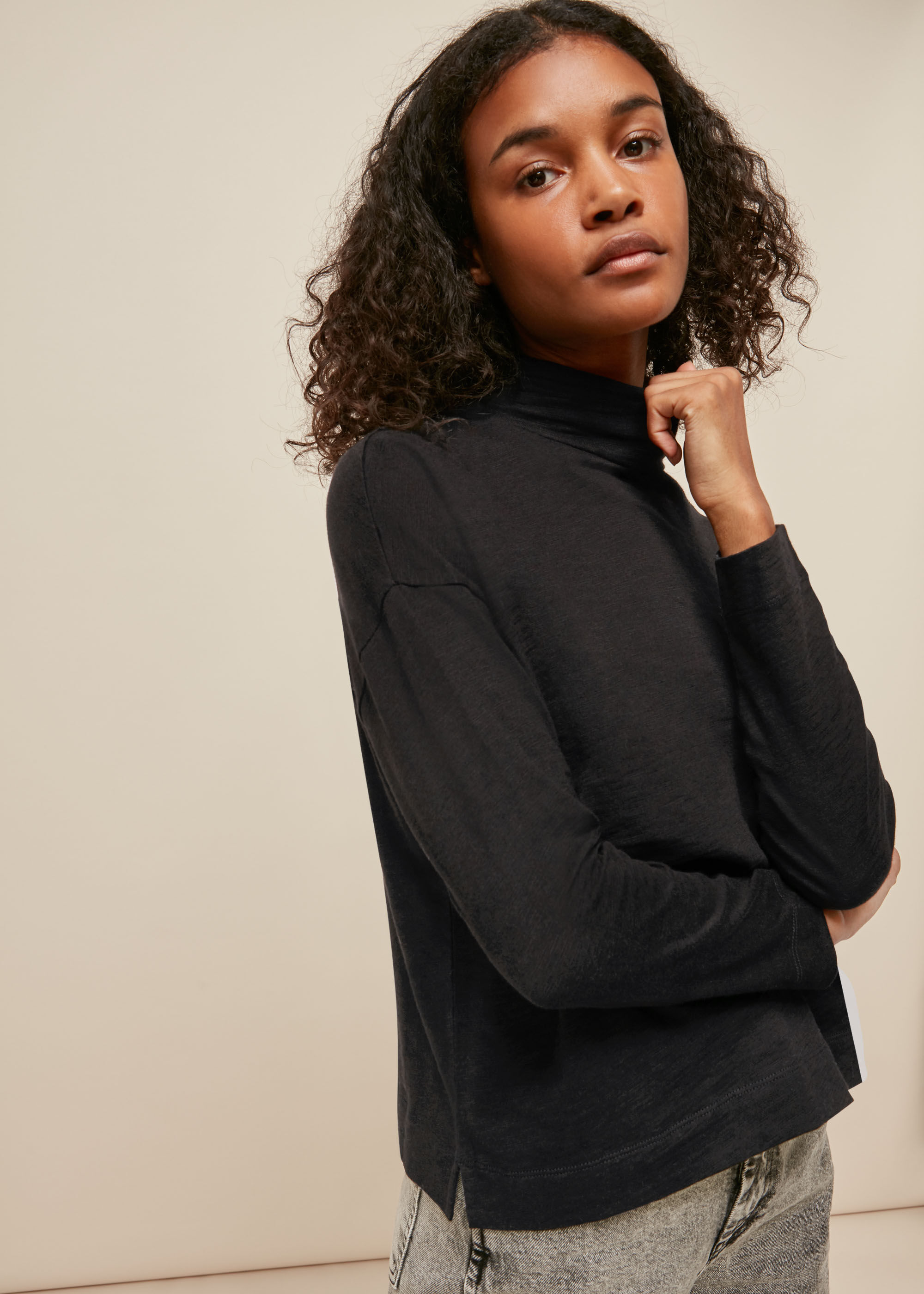 Winter high outlet neck top