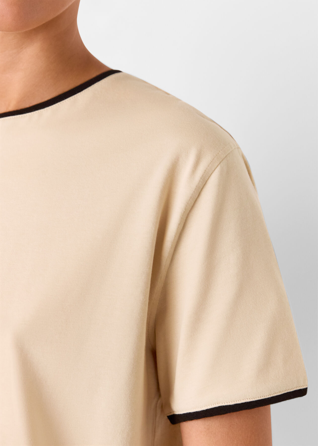 Contrast Piping Detail Tee