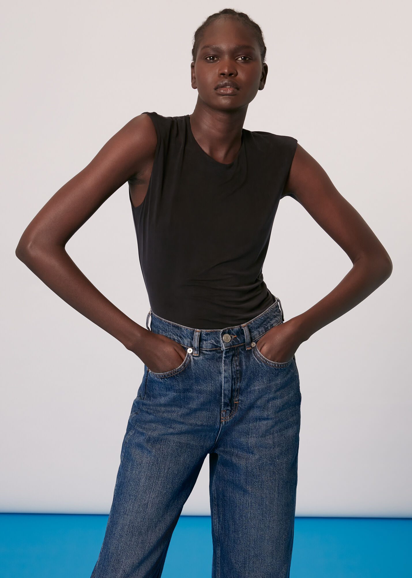 Keyhole cutout top hotsell