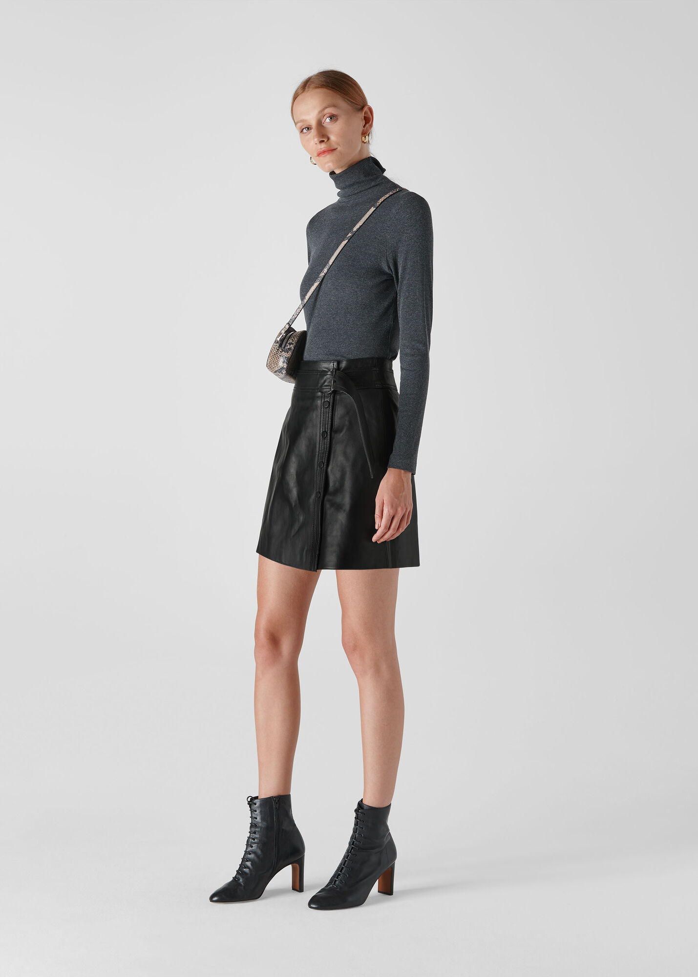 2912078 Black Tie Waist Skirt