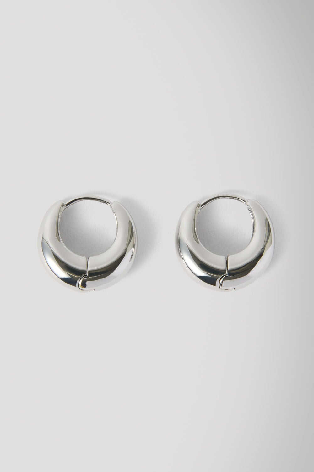 Curved Huggie Hoop