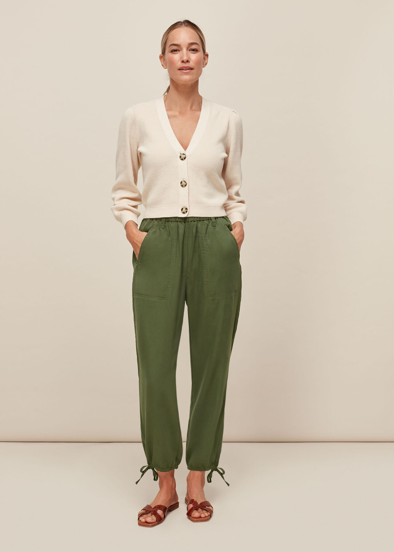 Seamless Hem Jeans in Khaki - Trousers