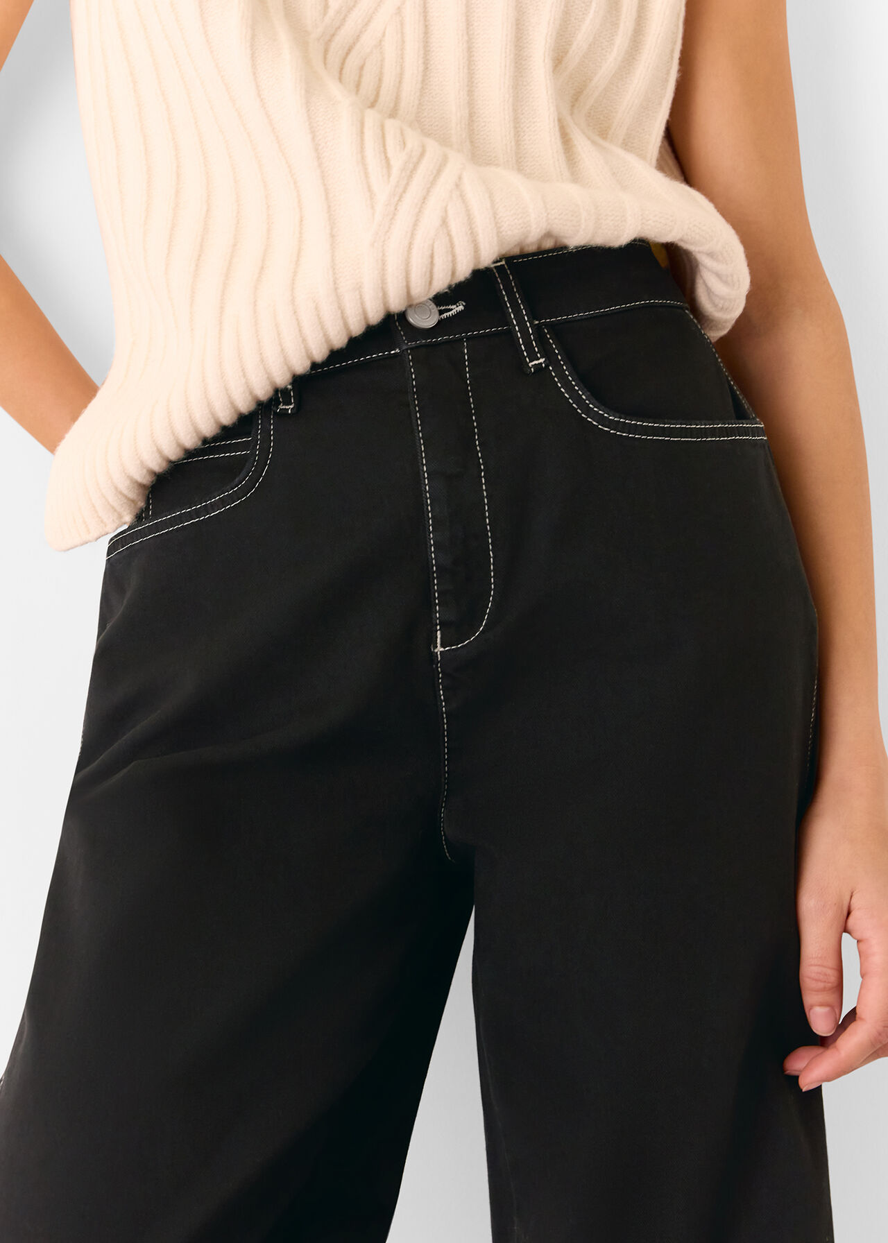 Contrast Detail Barrel Jean