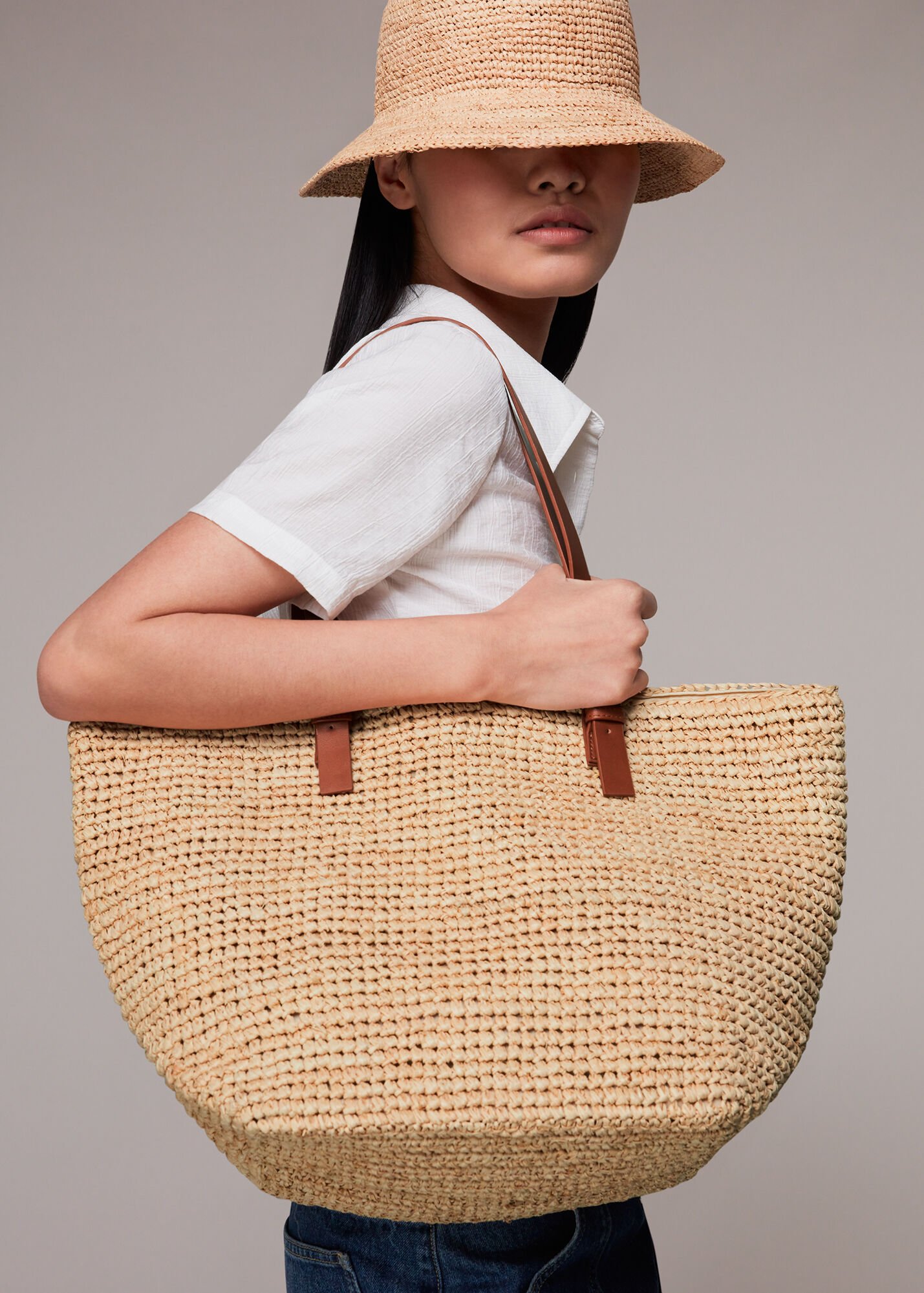 Straw outlet tote bag