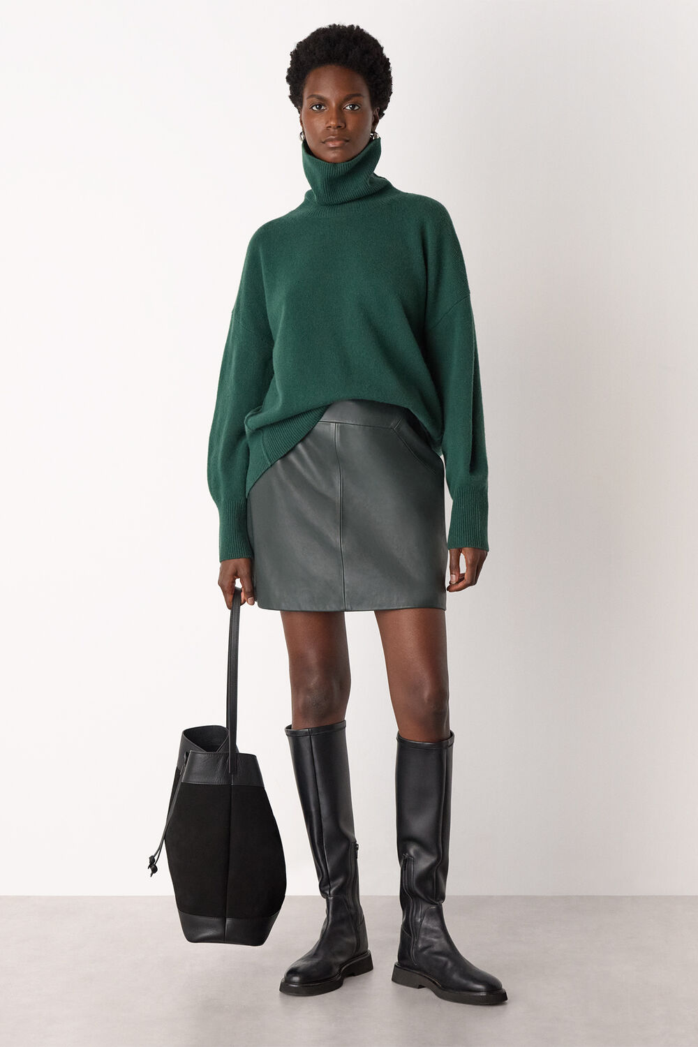 Wool Roll Curved Hem Knit