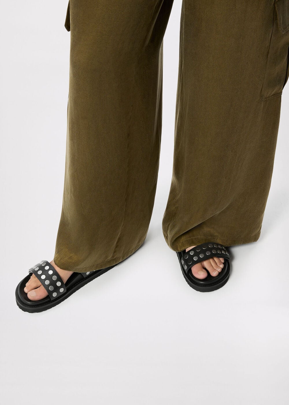 Studded Slider
