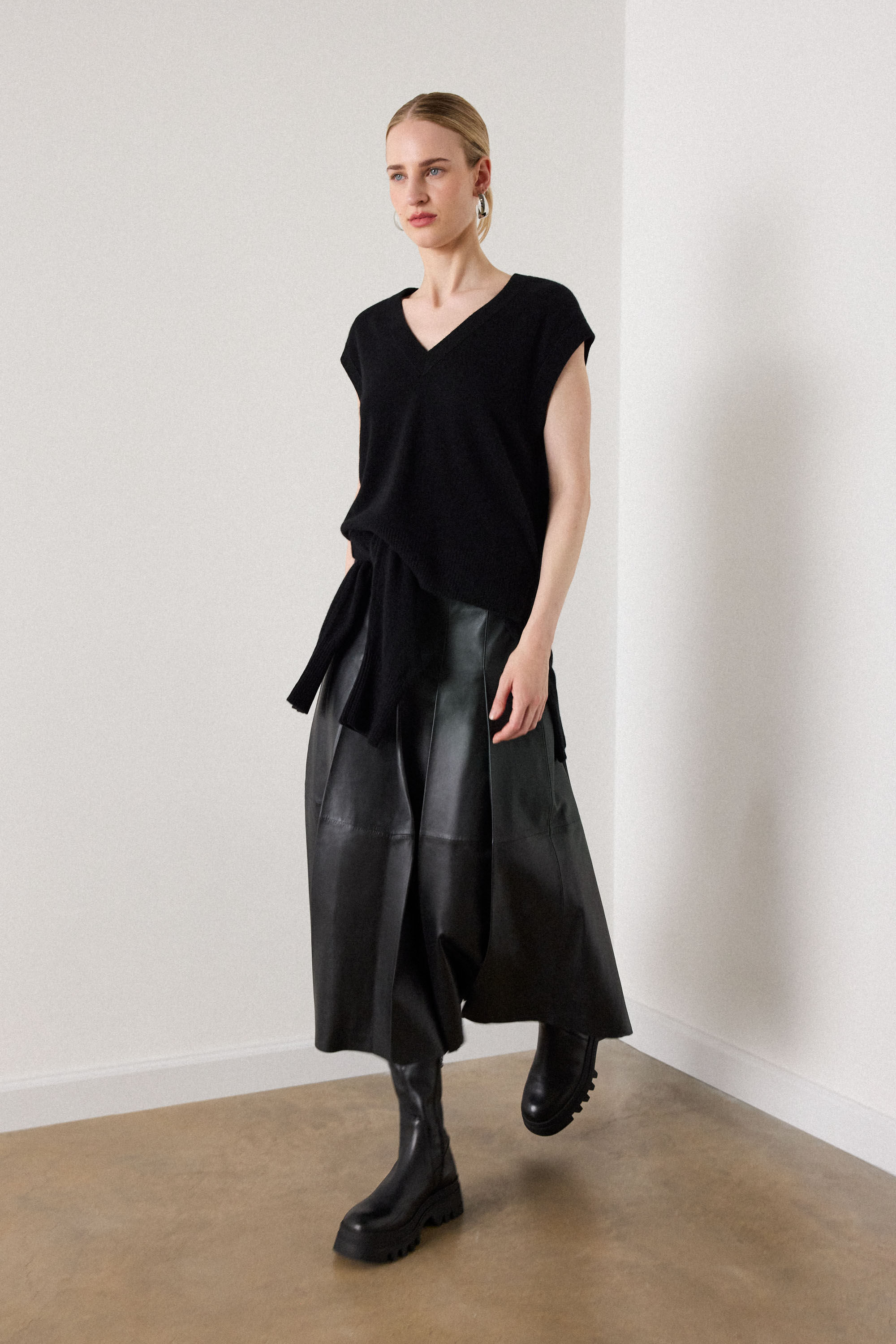 Women's Black Cashmere V Neck Sweater Vest | Whistles US |
