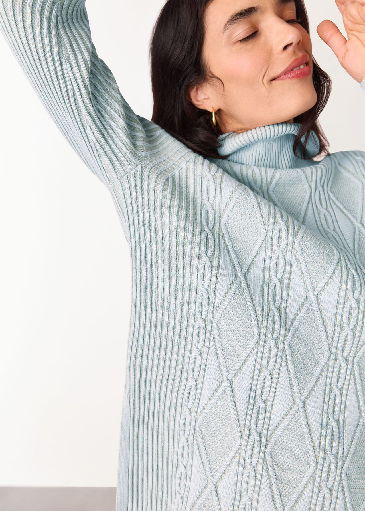 Aoife Fine Cable Roll Neck