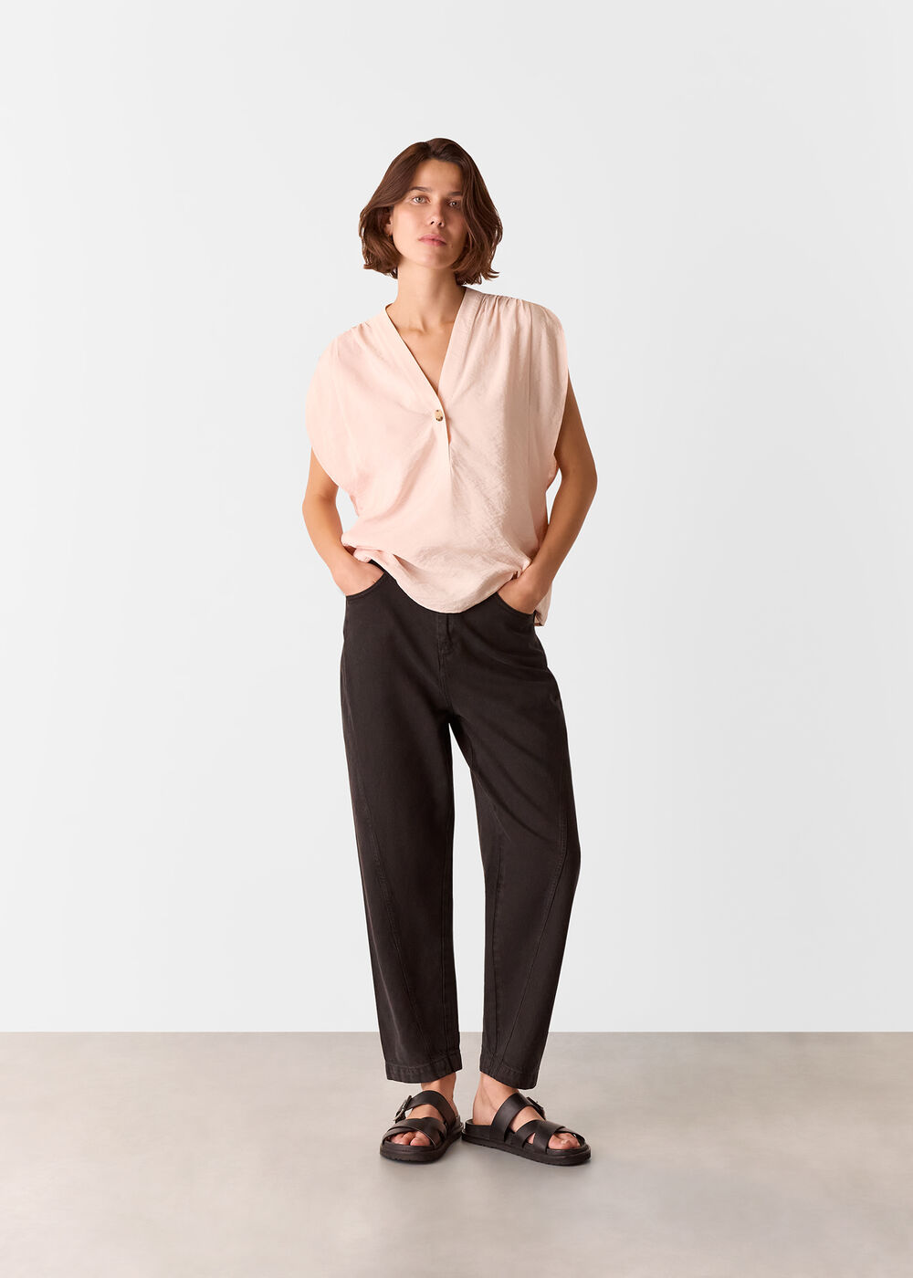 Gwen Sleeveless Blouse