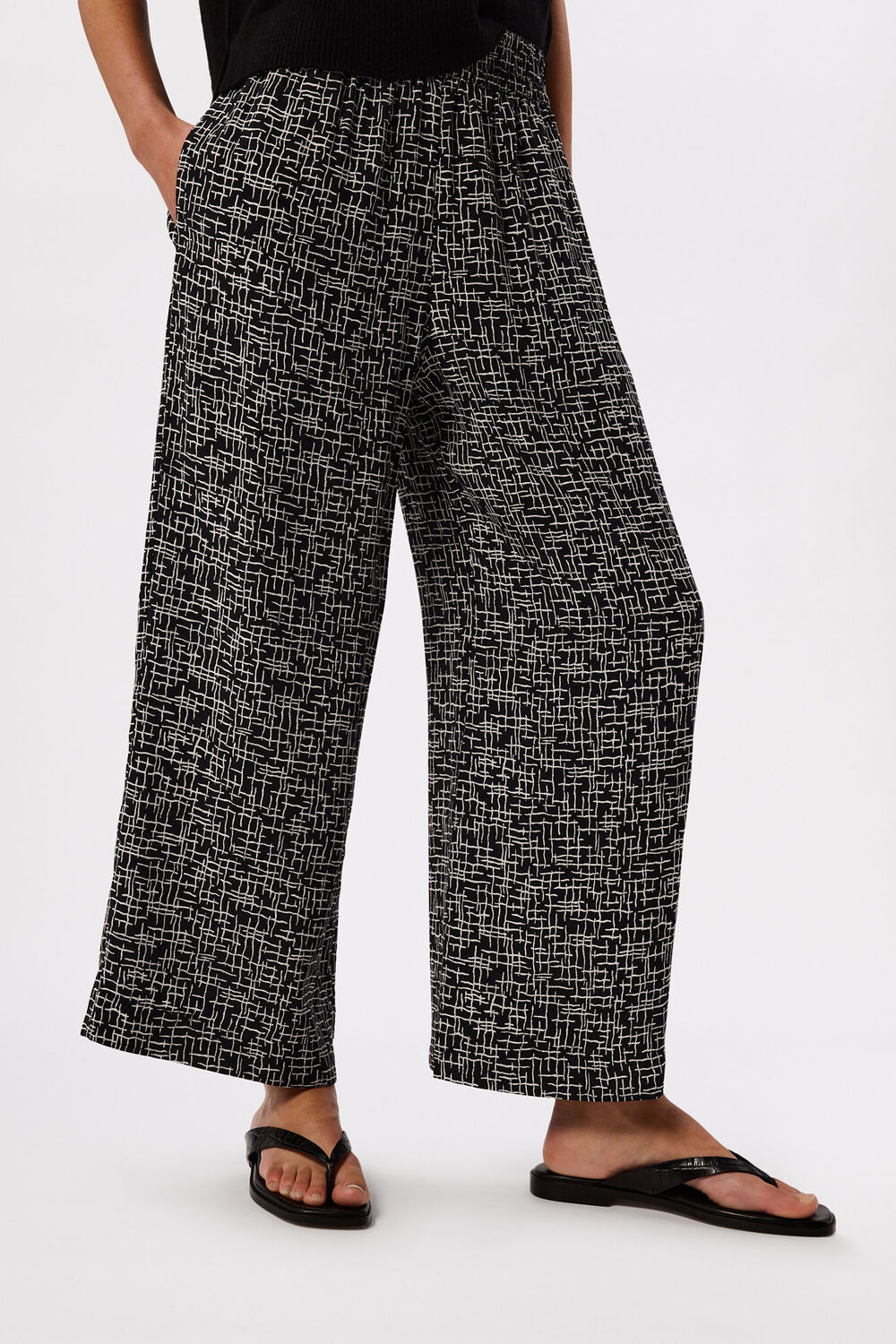 Black Woven Grid Crop Trouser