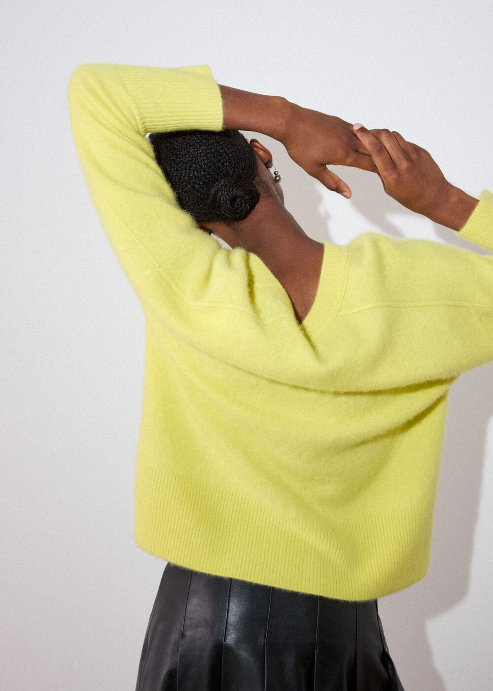 Brushed Cashmere V Neck Knit