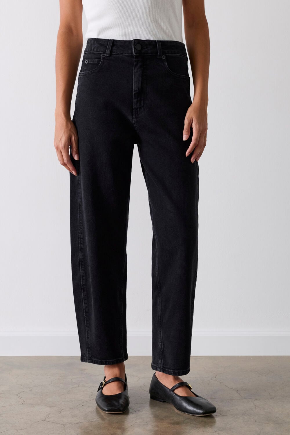 Black Petite Stretch Barrel Leg Jean