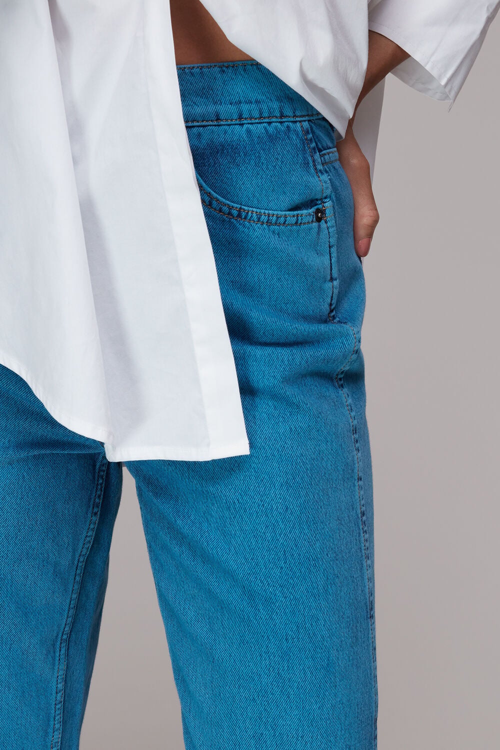 Barrel Leg Authentic Jean