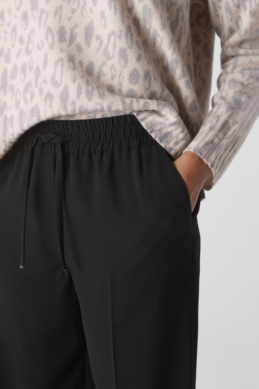 Crepe Tapered Jogger Black