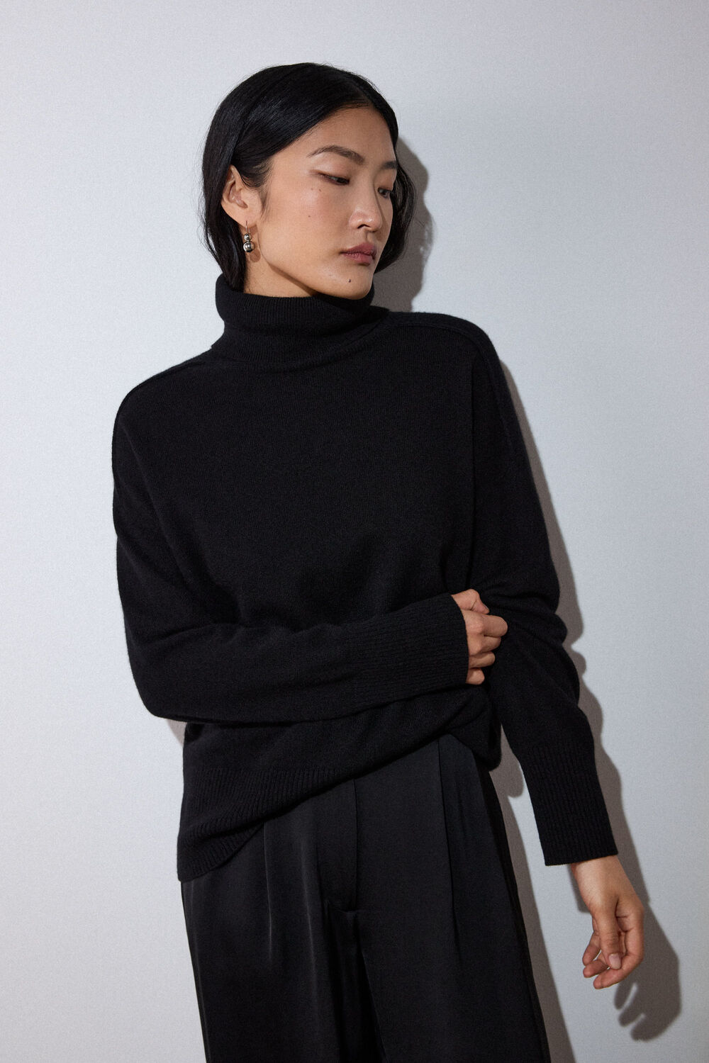 Black Cashmere Seam Roll Neck Knit