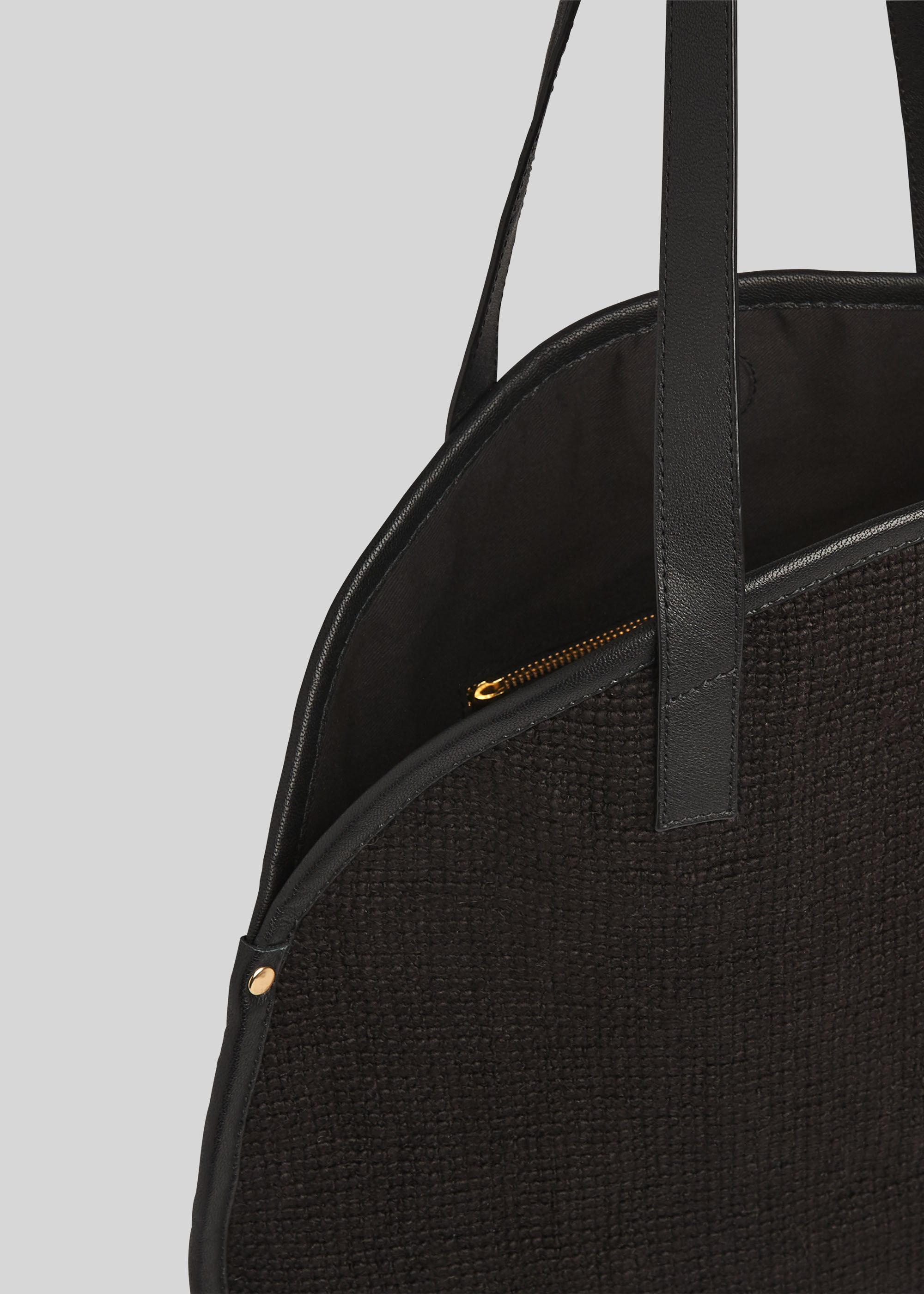 Whistles round bag deals