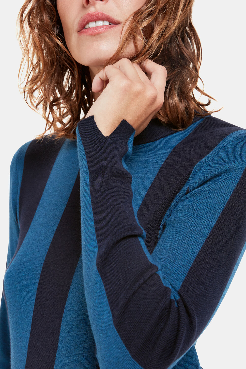 Vertical Stripe Crew Neck