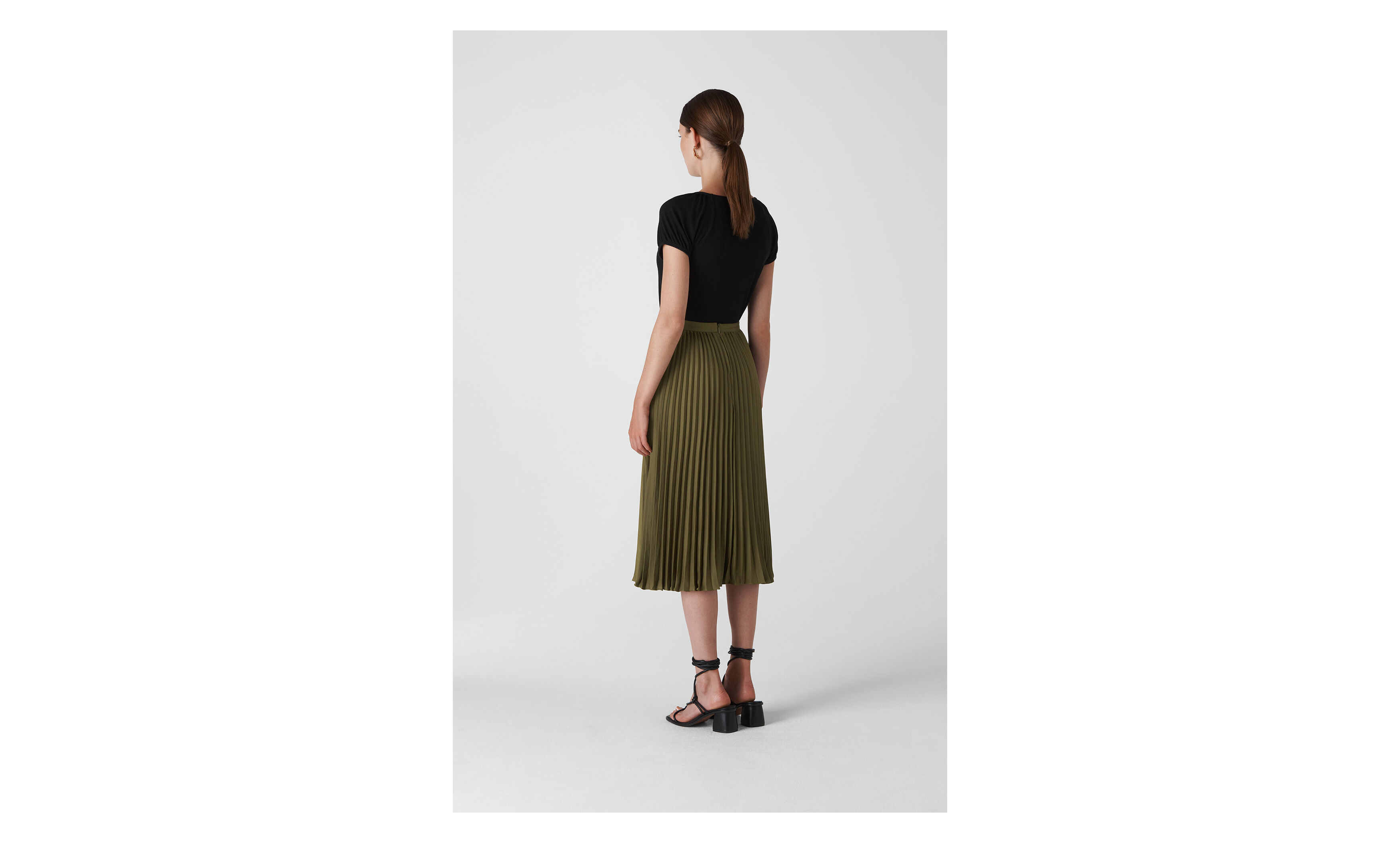 Khaki hot sale pleated skirt