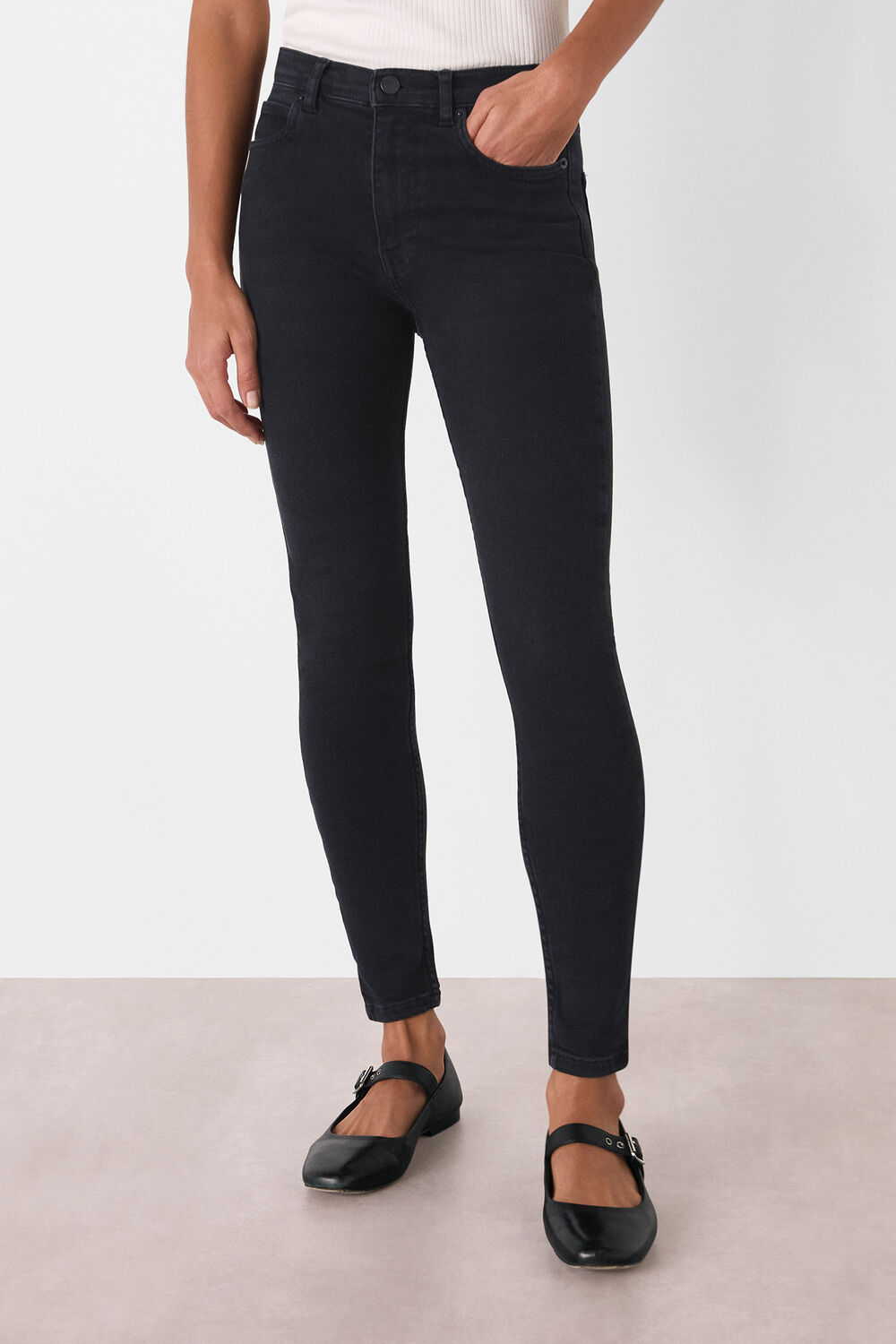 Stretch Sculpted Skinny Jean