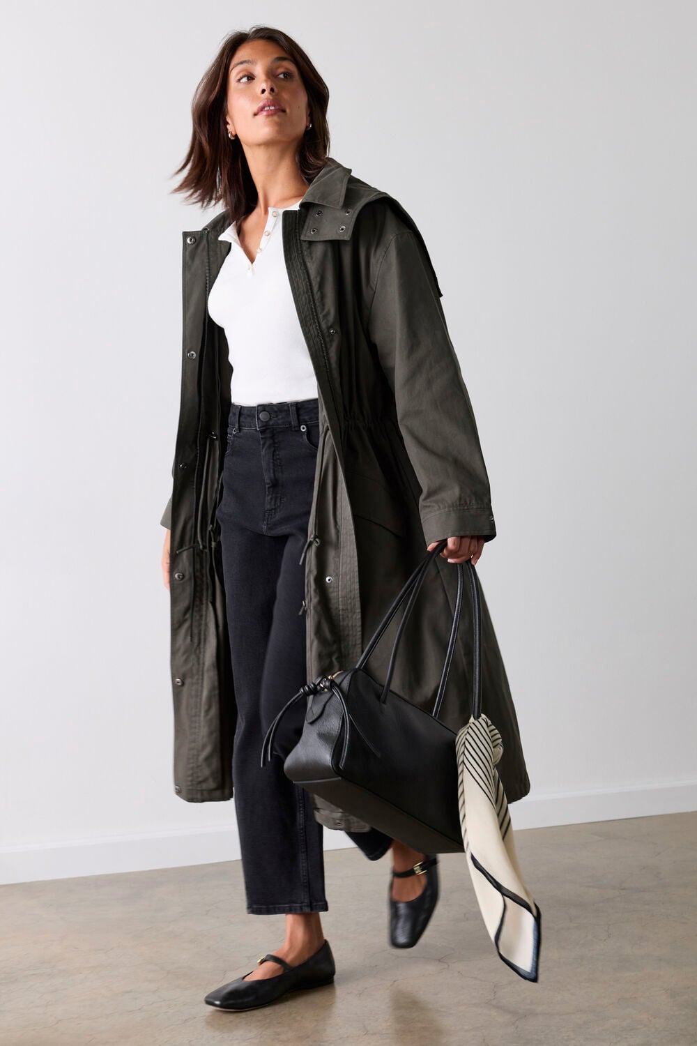 Black Petite Stretch Barrel Leg Jean