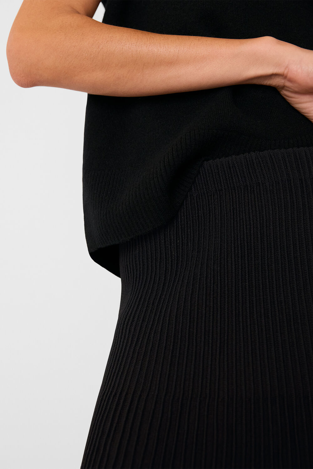 Black Knitted Pleated Skirt
