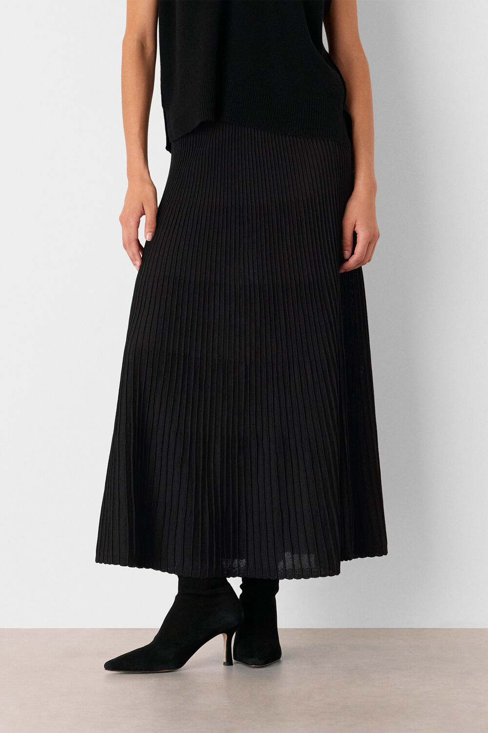 Black Knitted Pleated Skirt