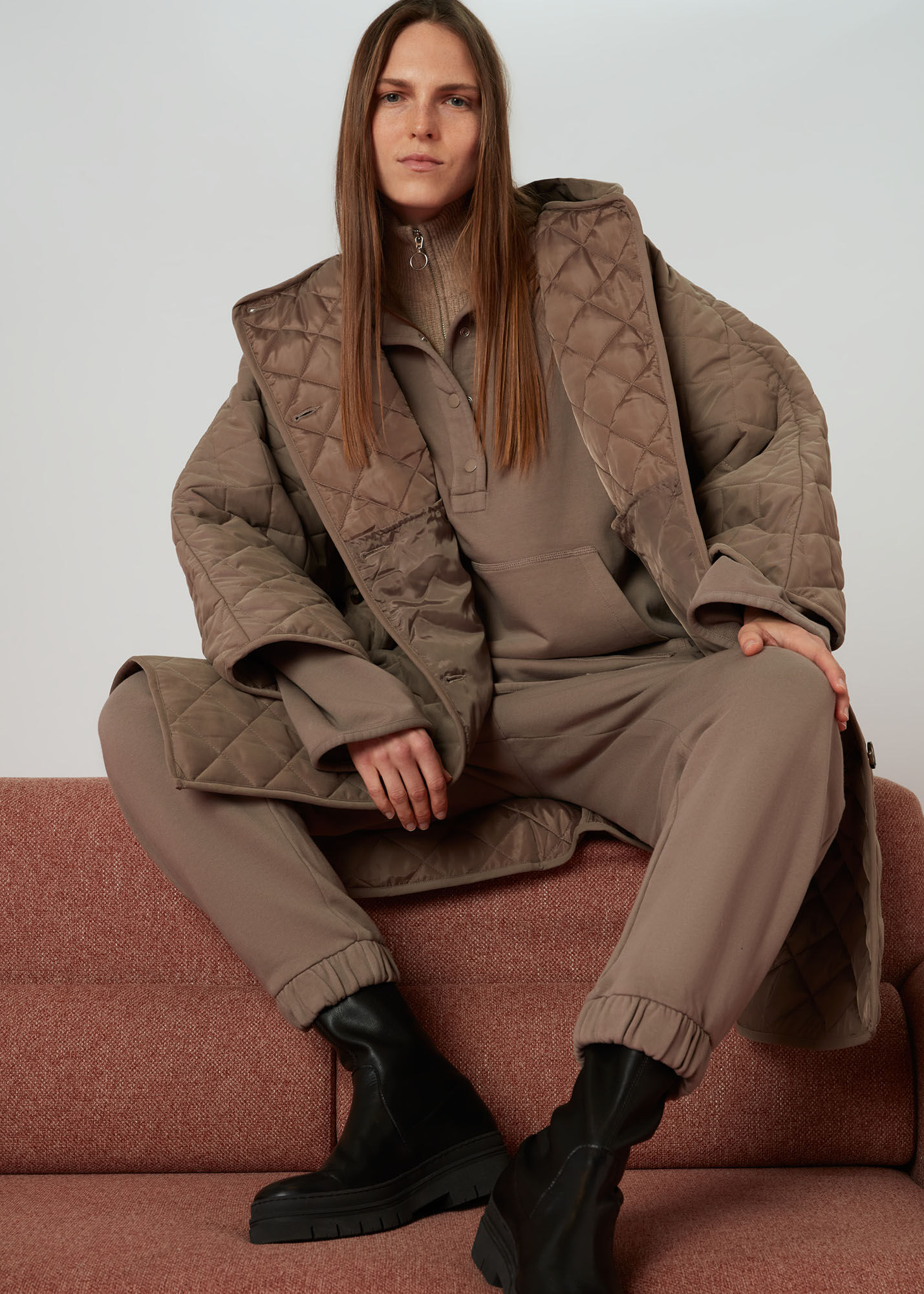 ジャケット・アウター eLLa quilting cape coat ジャケット・アウター