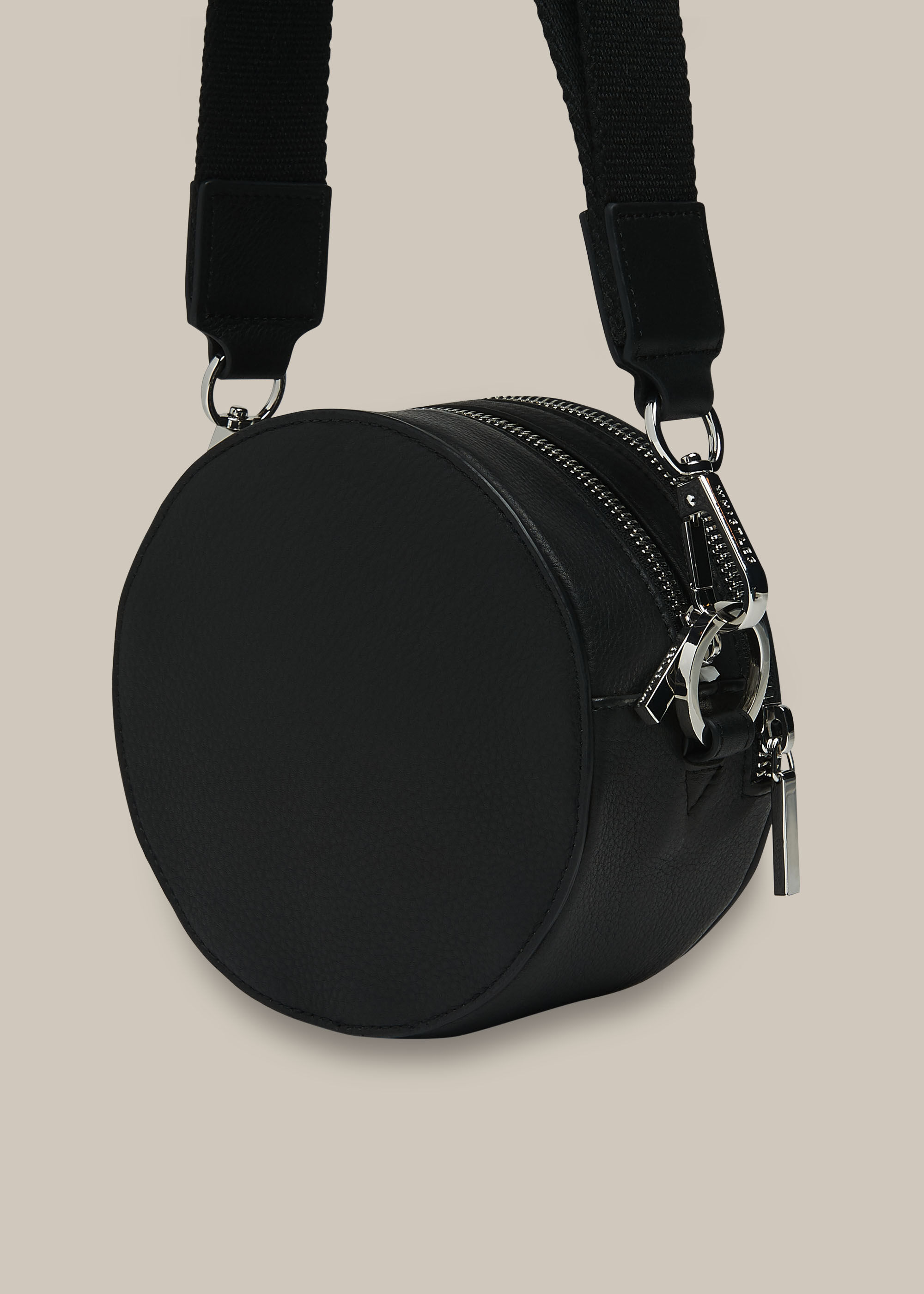 Round crossbody bag black new arrivals