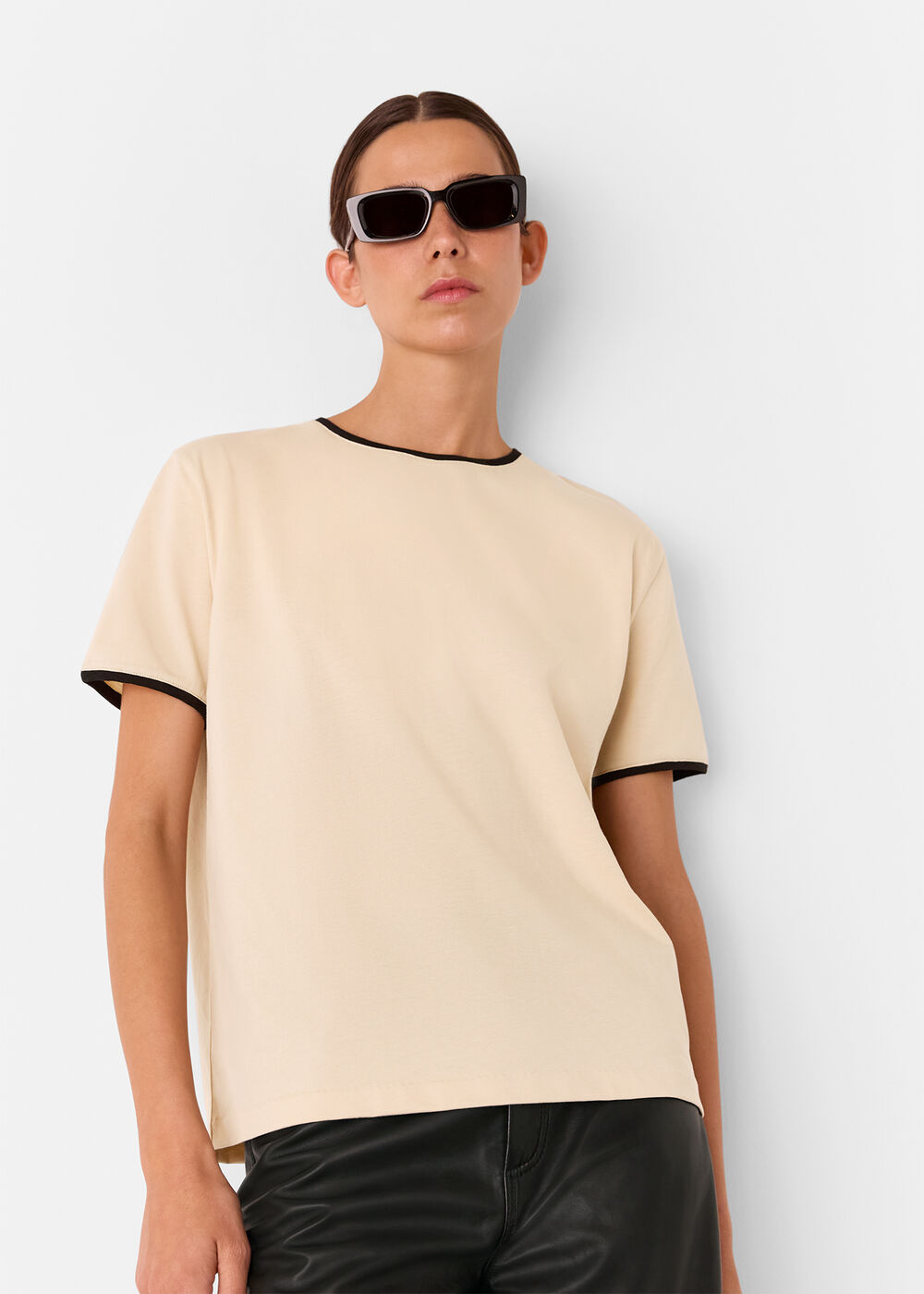 Contrast Piping Detail Tee