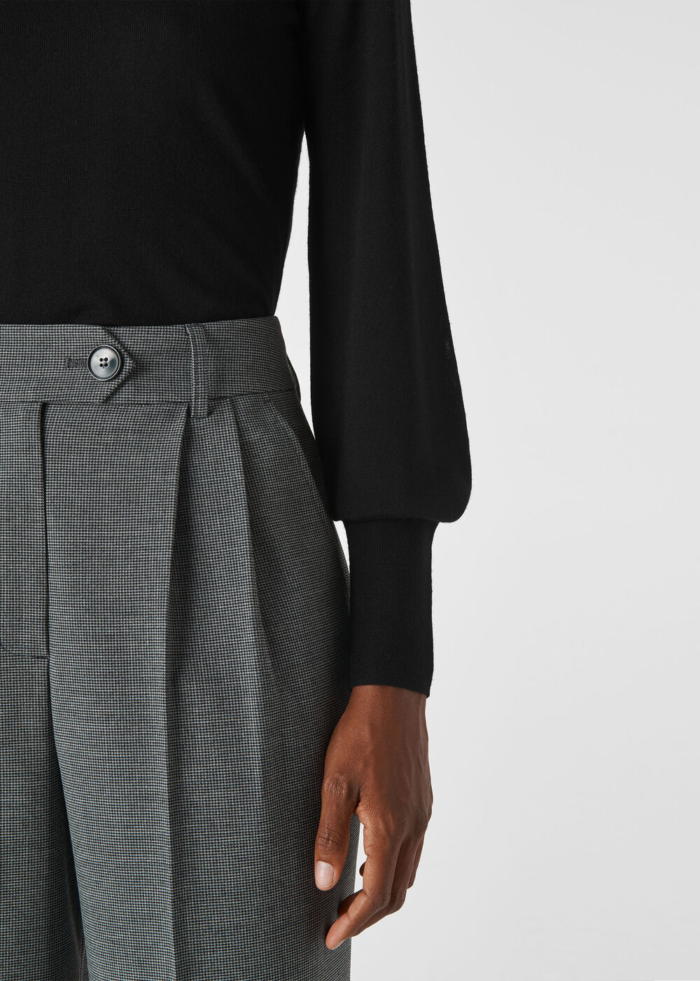 Fine Merino Scoop Neck Knit Black