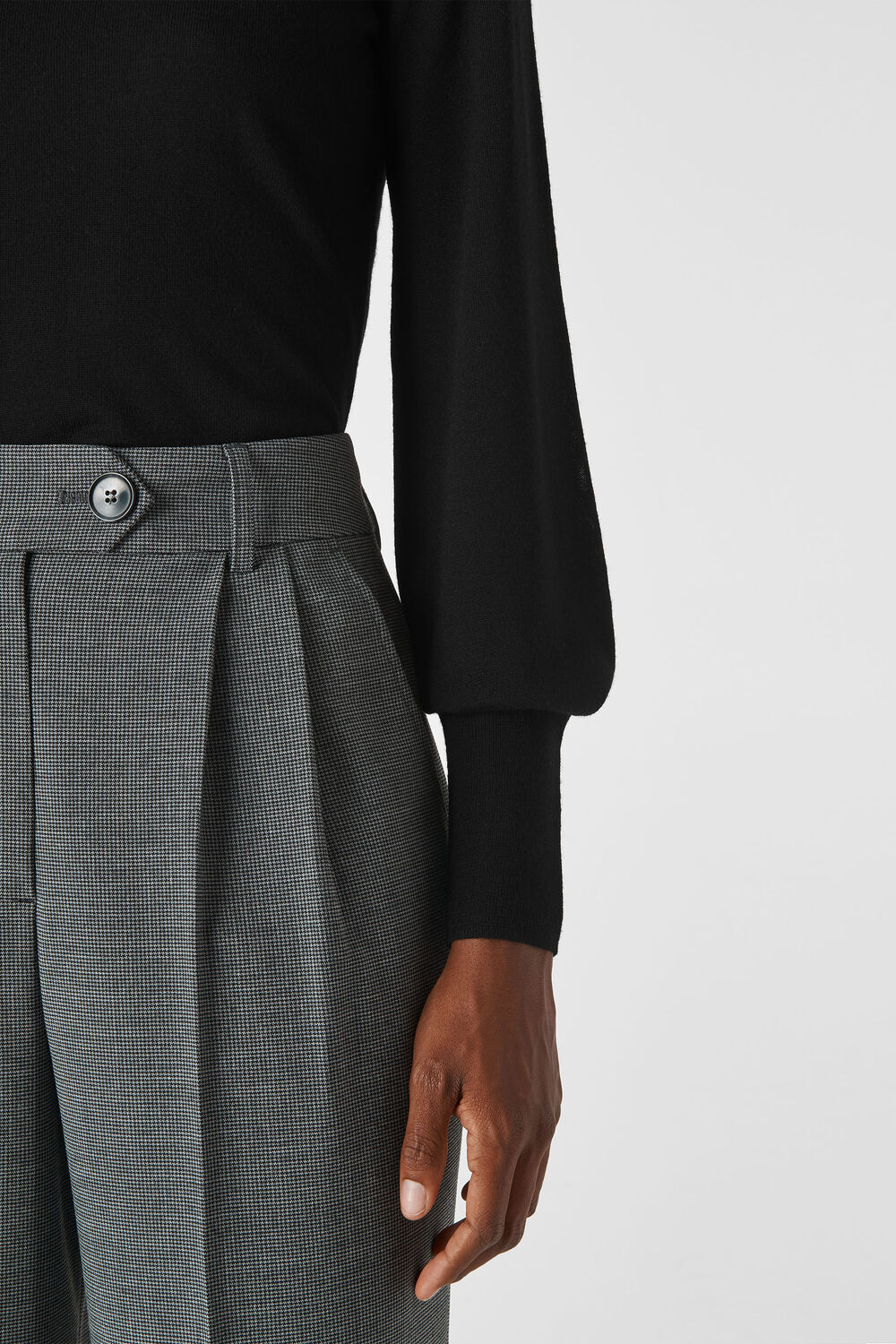 Fine Merino Scoop Neck Knit Black