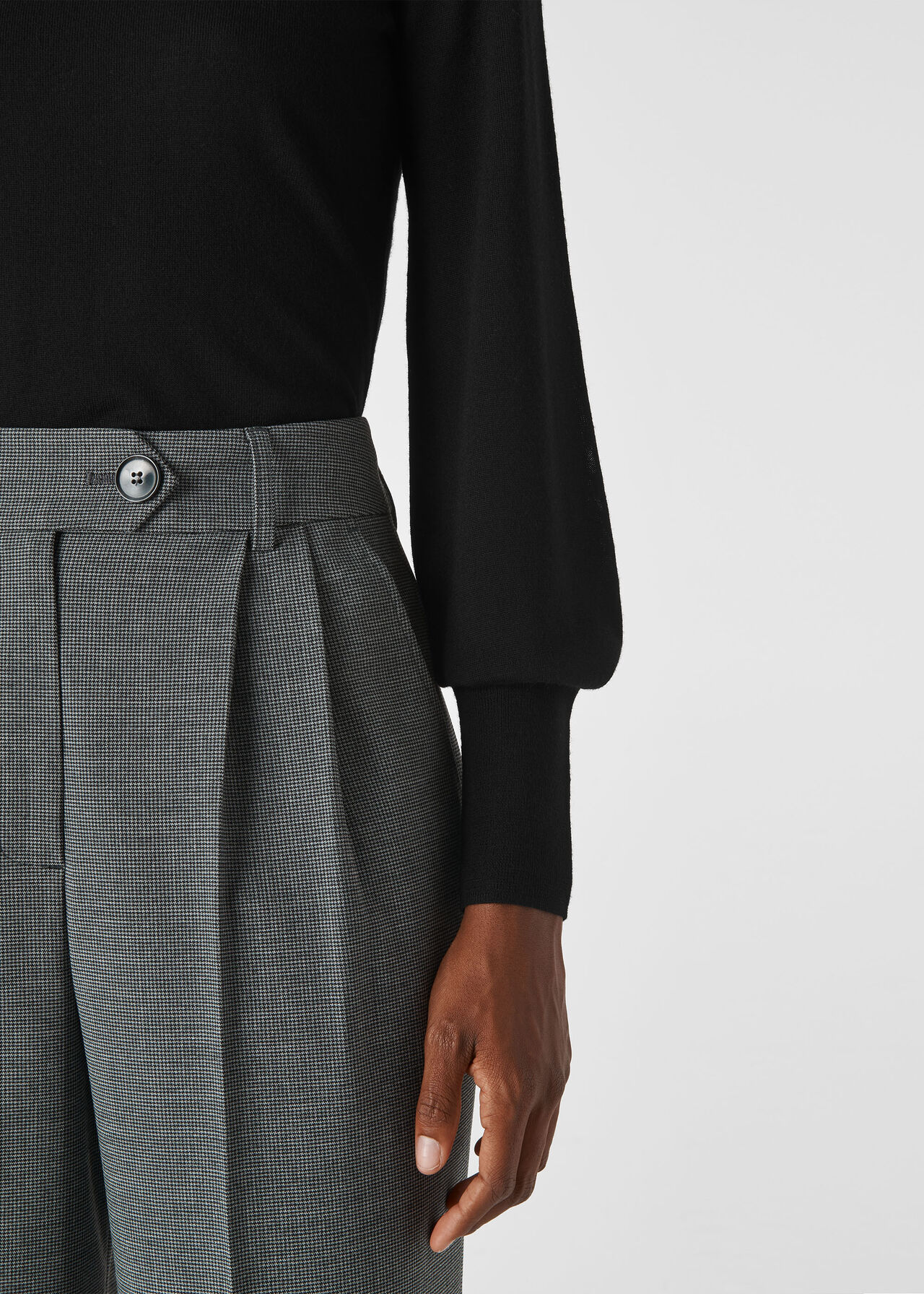 Fine Merino Scoop Neck Knit Black