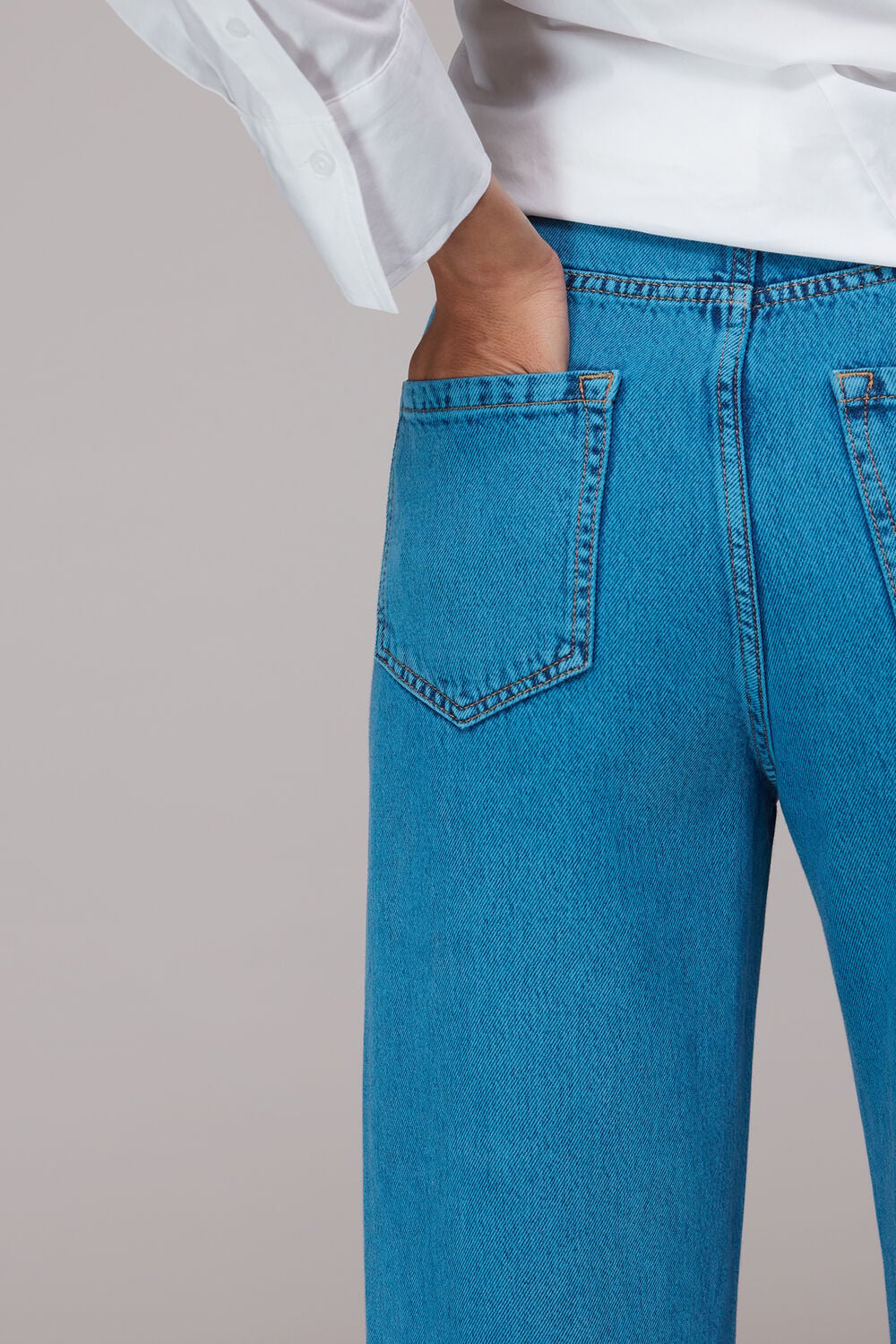 Barrel Leg Authentic Jean
