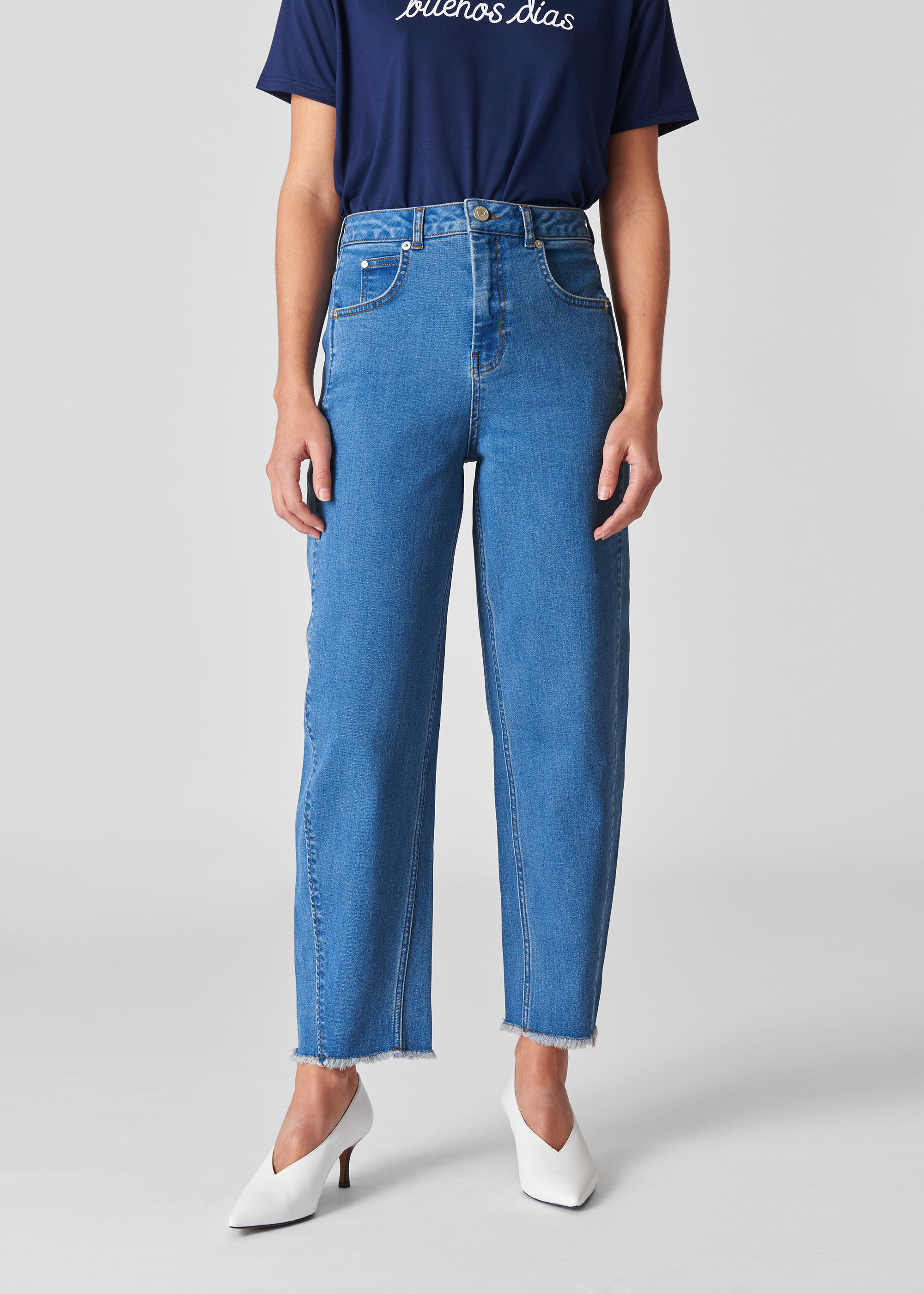 Light Wash Stretch Barrel Leg Jean 