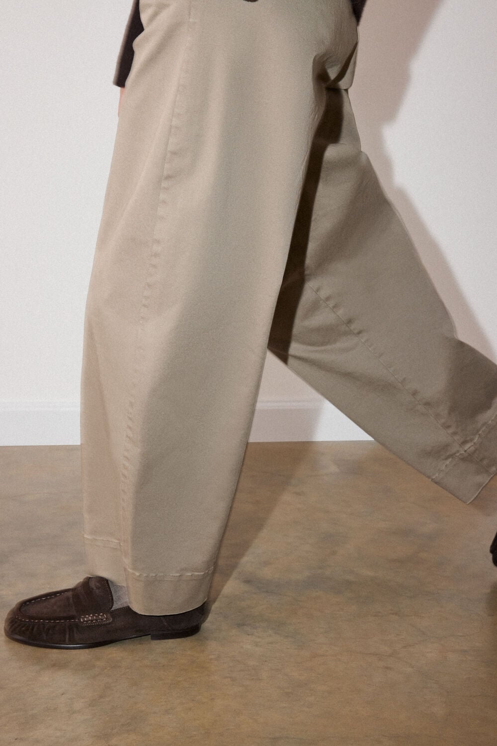 Beige Clean Cotton Barrel Trouser
