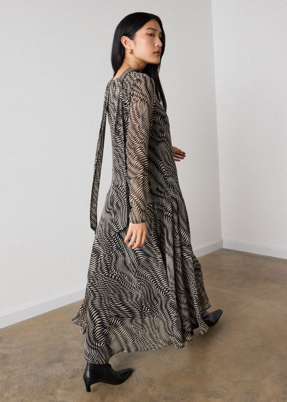 Black Geo V Neck Scarf Midi Dress