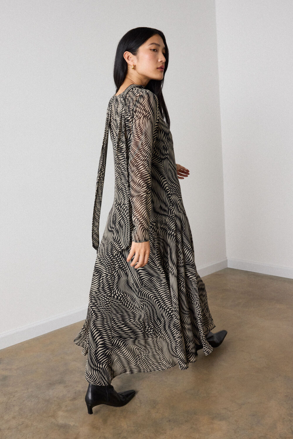 Black Geo V Neck Scarf Midi Dress