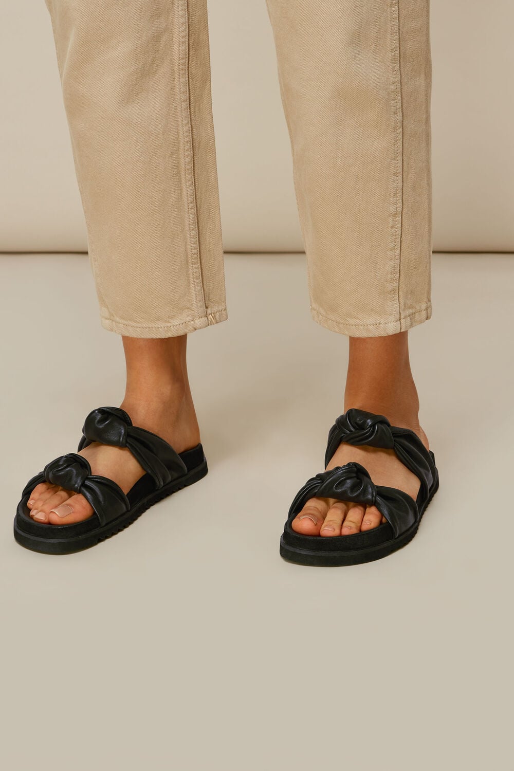Amira Soft Knotted Slider Black