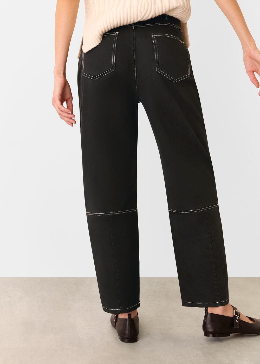 Contrast Detail Barrel Jean