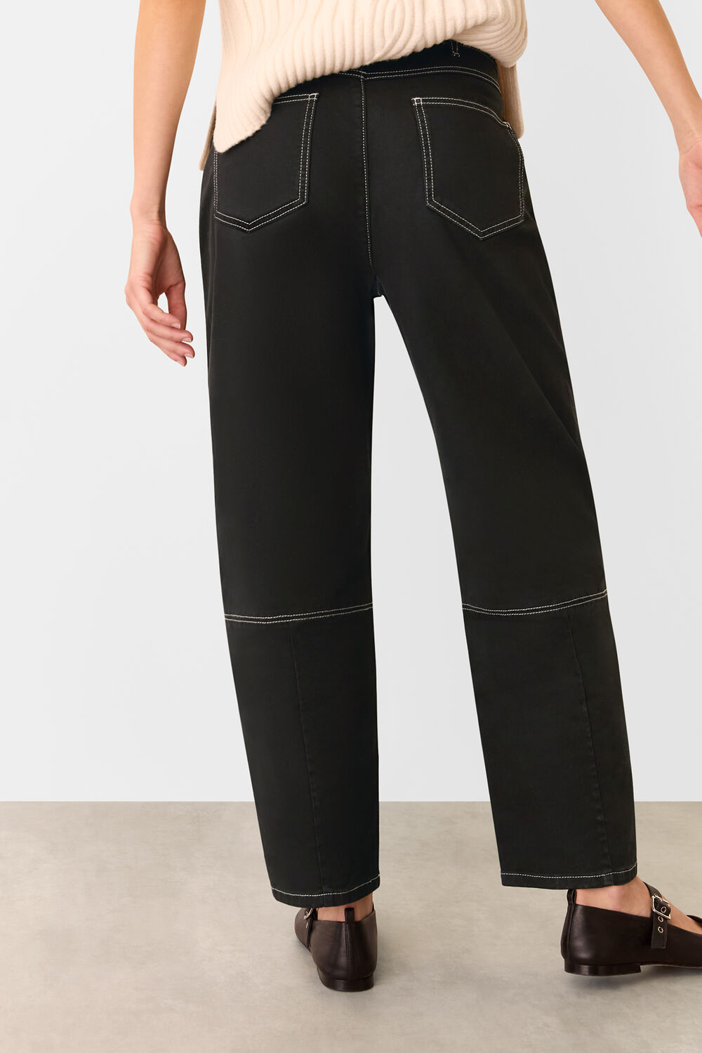 Contrast Detail Barrel Jean
