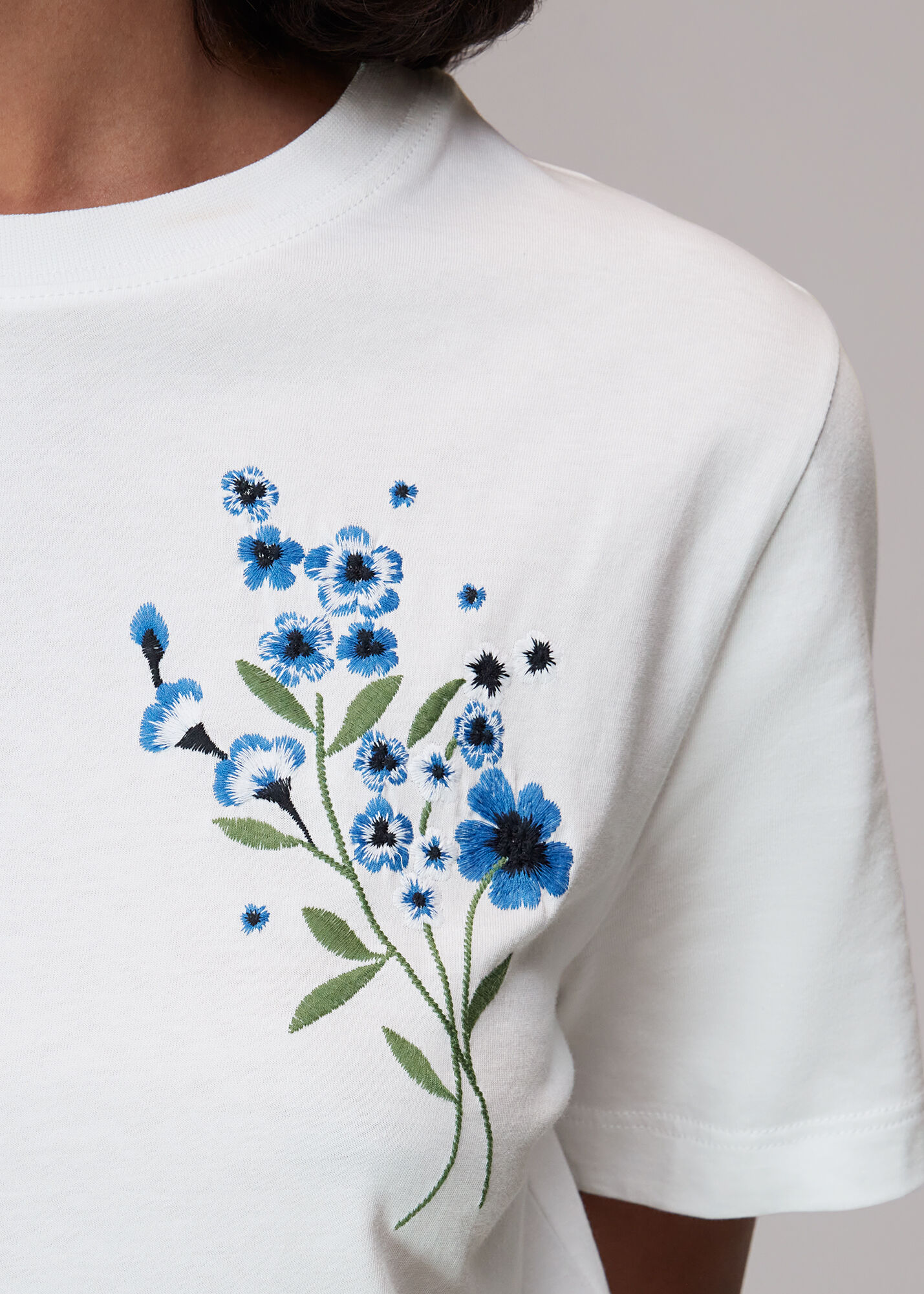 Flower embroidery t shirt discount