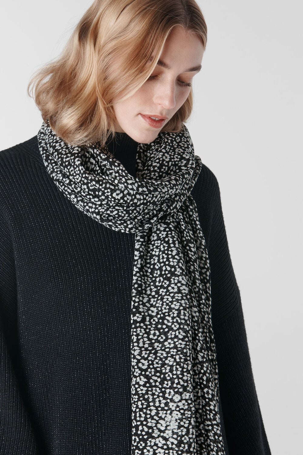 Mini Ikat Print Scarf Black/White