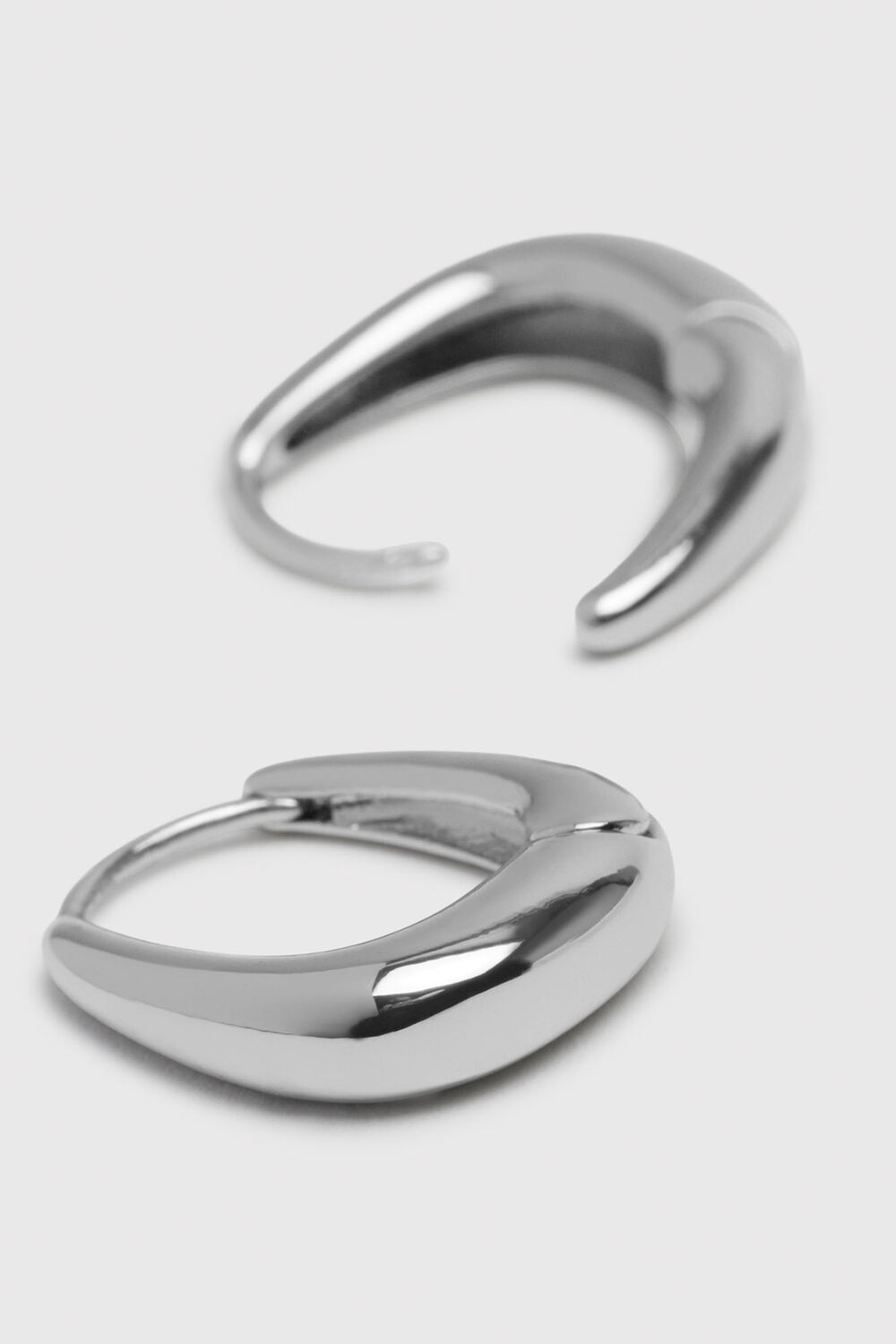 Curved Square Huggie Hoop
