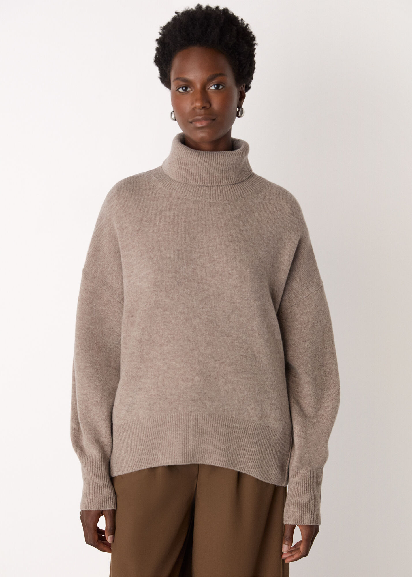 【Kayle】WOOL SHORT KNIT WAIST WARMER Oatmeal Wool Roll Curved Hem Knit | WHISTLES | Whistles UK |