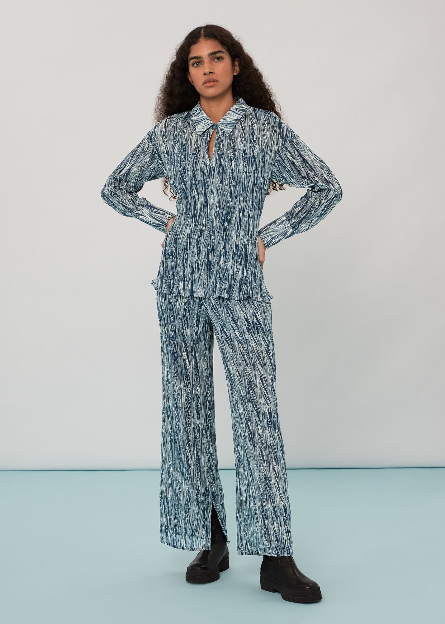 Navy/Multi Marble Stripe Plisse 