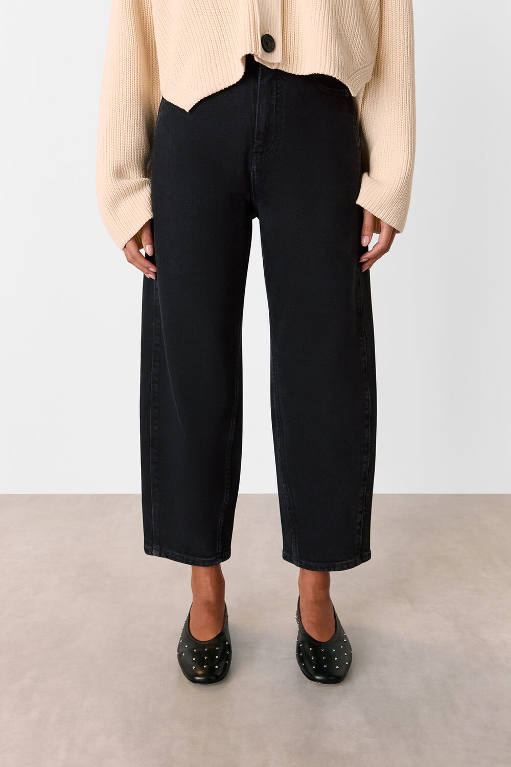 Black Petite Stretch Barrel Leg Jean