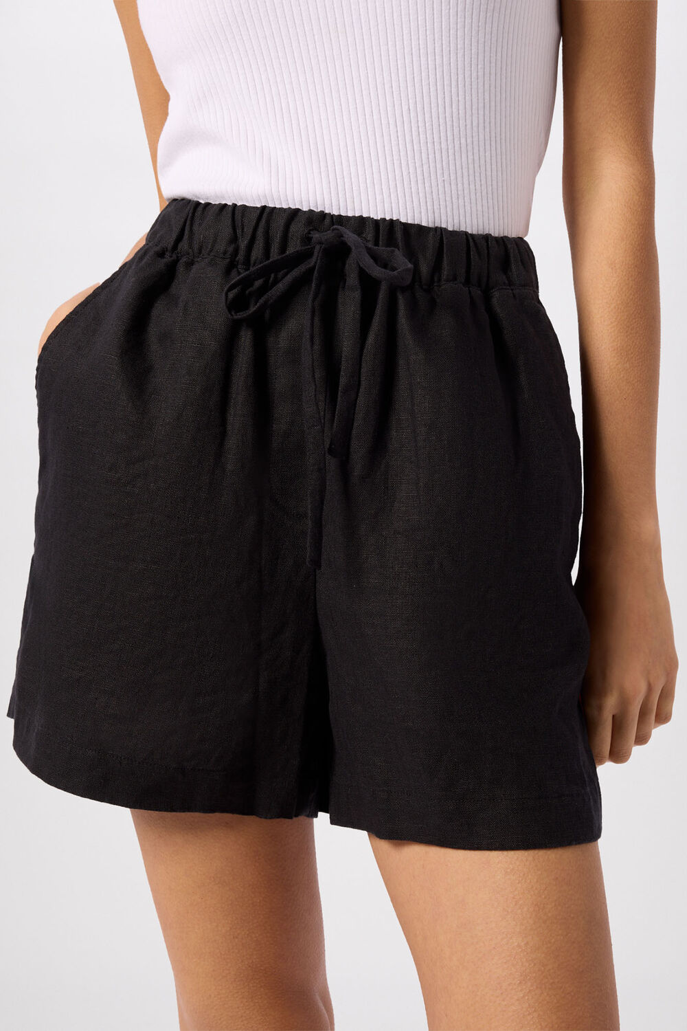 Black Petite Linen Elasticated Short