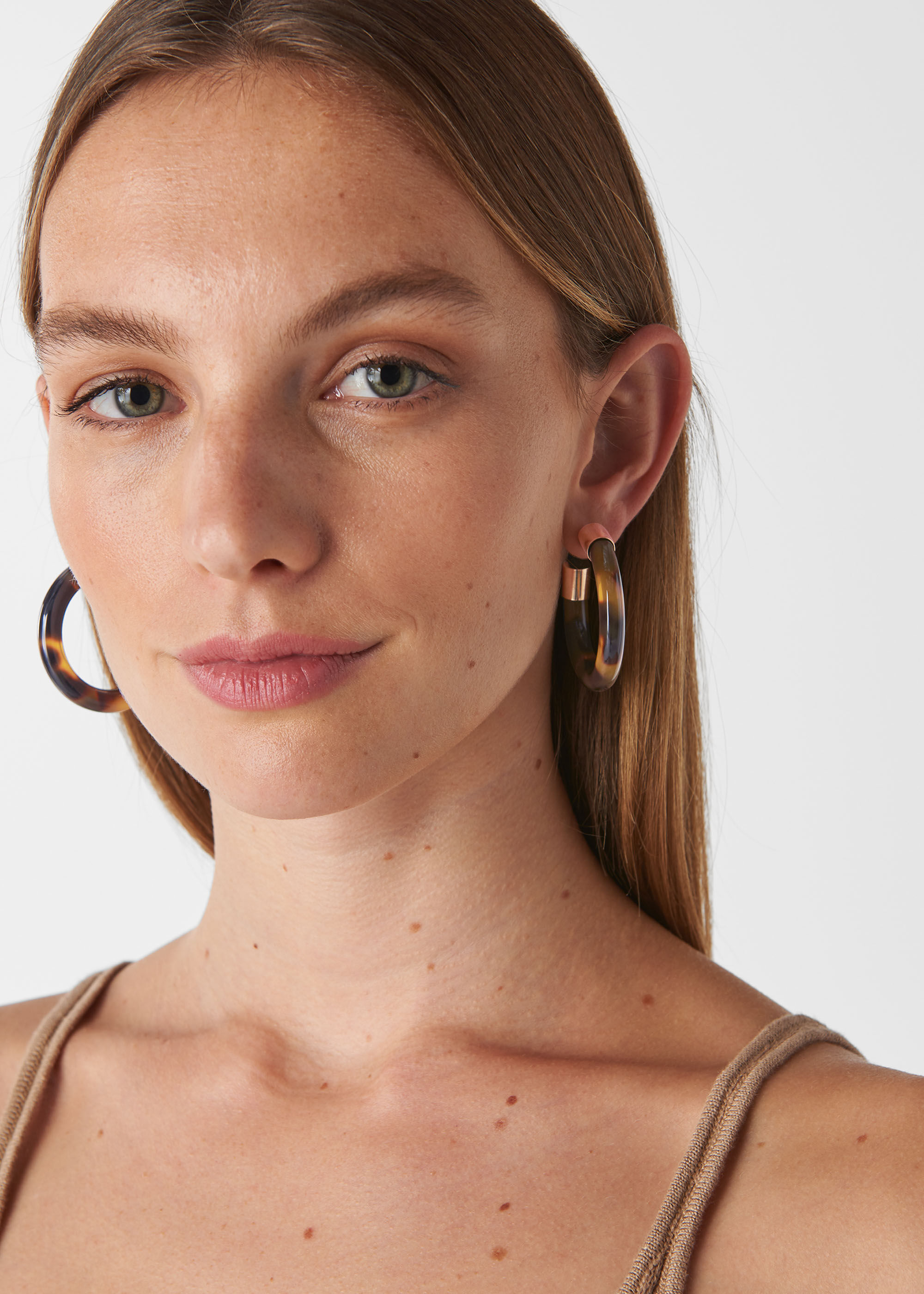 Tortoiseshell resin sales hoop earrings