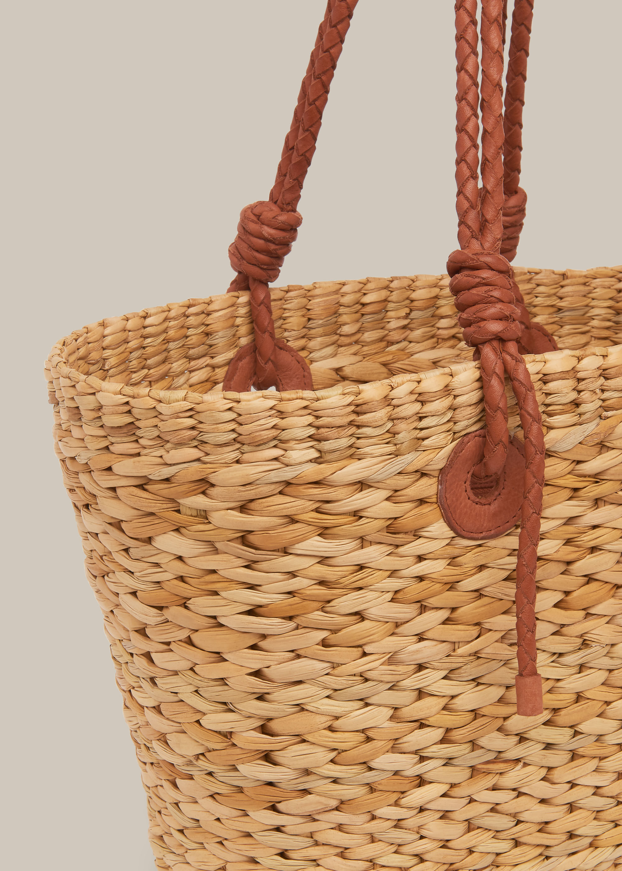Whistles store straw bag