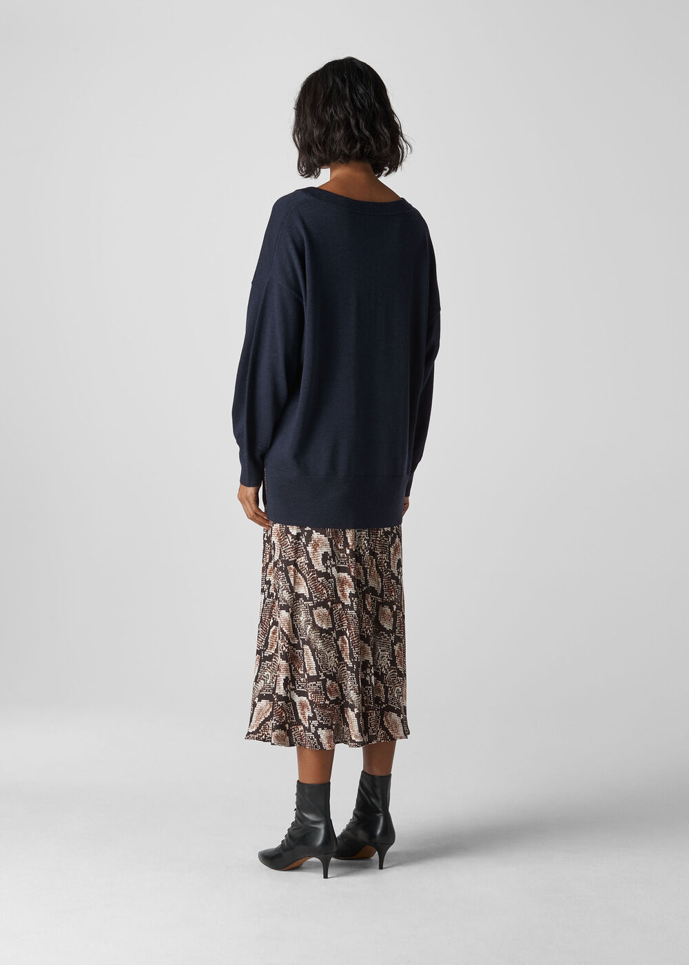 Relaxed Merino V Neck Knit Navy